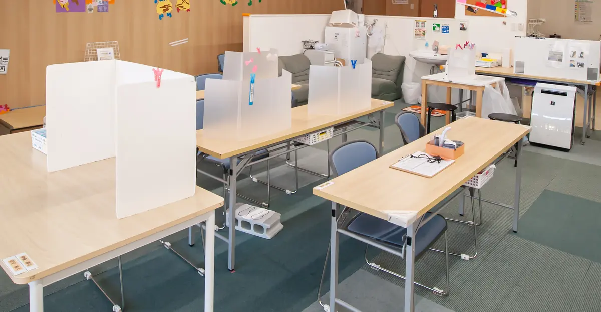 個別ブースのある活動室の様子